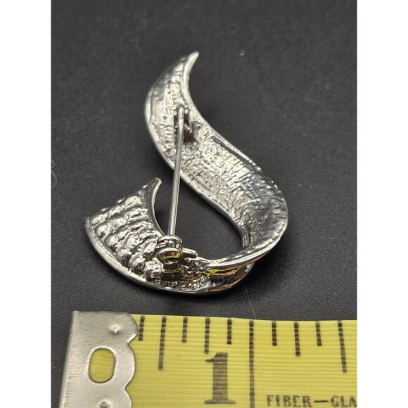 Vintage Silver Tone & Rhinestone Swirl Ribbon Brooch/Pin - Picture 8 of 8